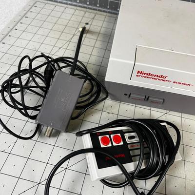 Vintage Nintendo NES Game System Components 