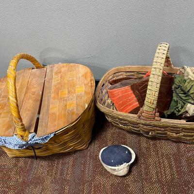 Baskets with yarn and vintage purse and hat