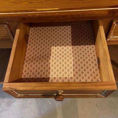 Distressed Two Piece Sideboard Hutch (BS-MK)