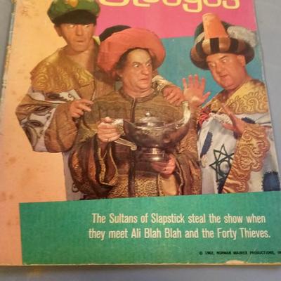 LOT 207 OLD THREE STOOGES COMIC BOOK