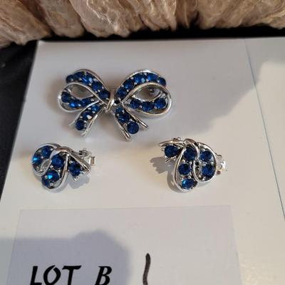 Vintage bow Pin and clip earring set