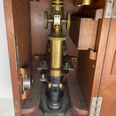 Antique Ernst Leitz Wetzlar Microscope NEW YORK/ Box