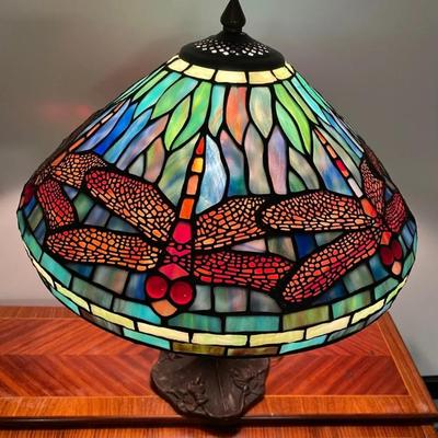 Gorgeous Tiffany Style Table Lamp/ Bronze Base