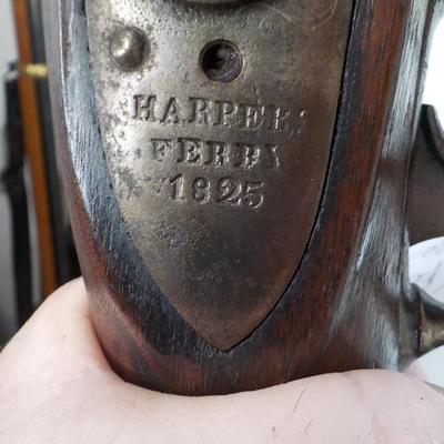 1825 Harpers Ferry percussion rifle original. Est. $300 to $700.