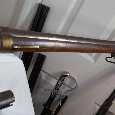 1825 Harpers Ferry percussion rifle original. Est. $300 to $700.