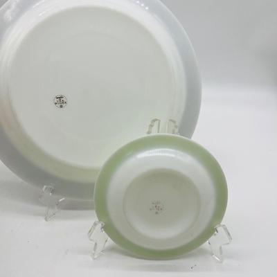 PYREX Lot of 4 Pieces