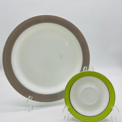 PYREX Lot of 4 Pieces
