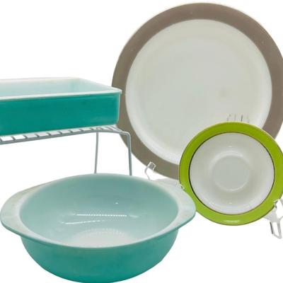 PYREX Lot of 4 Pieces