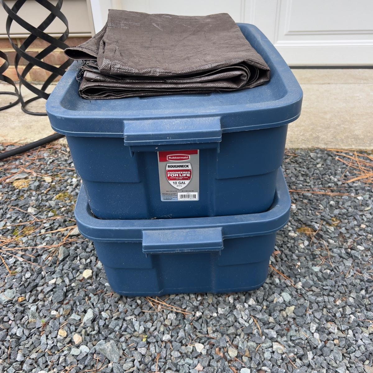 S2232 Two 10 gal Rubbermaid RoughNeck Storage containers | EstateSales.org