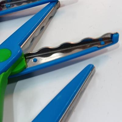 Set of 4 Edge craft scissors make paper edge designs