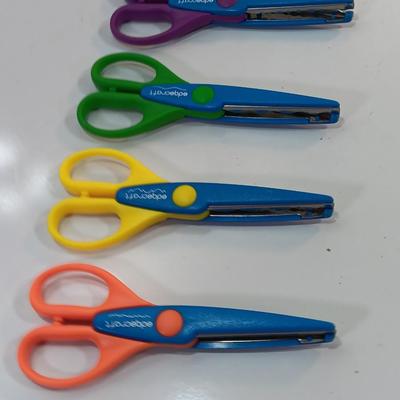 Set of 4 Edge craft scissors make paper edge designs