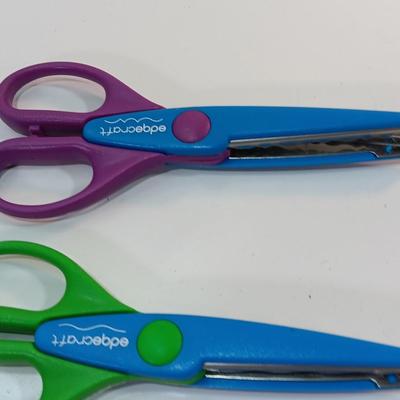 Set of 4 Edge craft scissors make paper edge designs