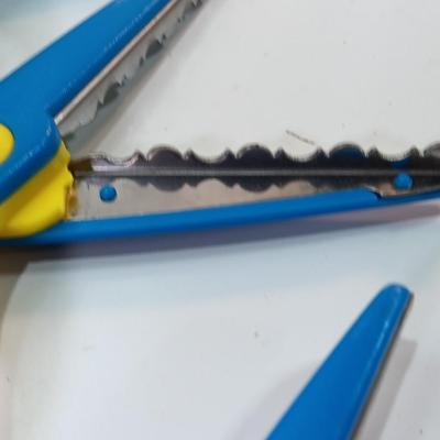 Set of 4 Edge craft scissors make paper edge designs
