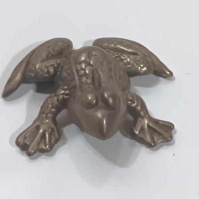 Brass frog with climbing brass frog brooch