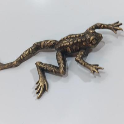 Brass frog with climbing brass frog brooch