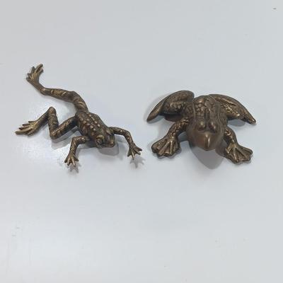 Brass frog with climbing brass frog brooch
