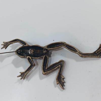 Brass frog with climbing brass frog brooch