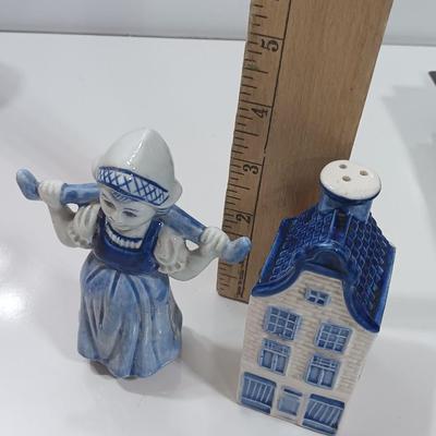 Japan marked Bowl / planter with Dutch girl figure and Delft blue house