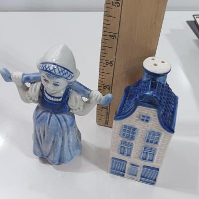 Japan marked Bowl / planter with Dutch girl figure and Delft blue house