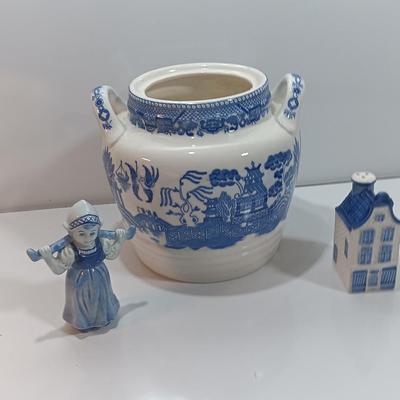 Japan marked Bowl / planter with Dutch girl figure and Delft blue house