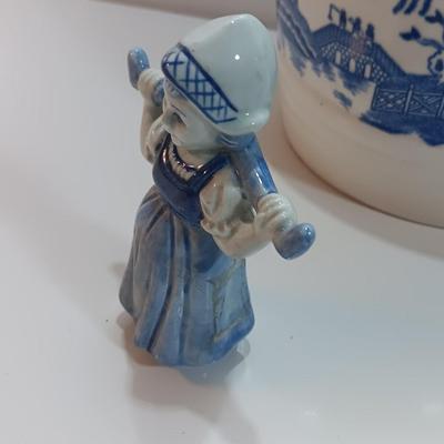 Japan marked Bowl / planter with Dutch girl figure and Delft blue house