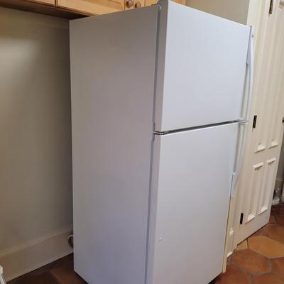 GE Refrigerator-Freezer (L-CE)