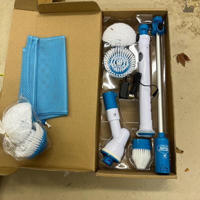 Assortment of Cleaning Tools and Accessories (L-CE)