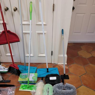 Assortment of Cleaning Tools and Accessories (L-CE)