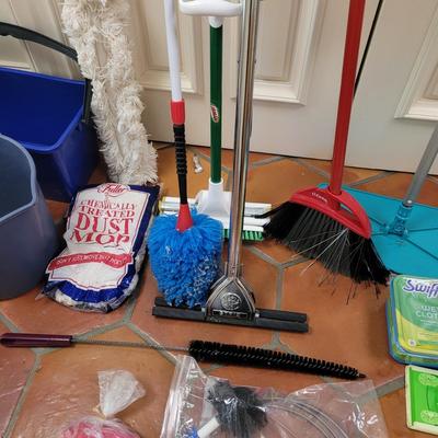 Assortment of Cleaning Tools and Accessories (L-CE)