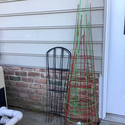 2247 Tomato Cages & Trellis