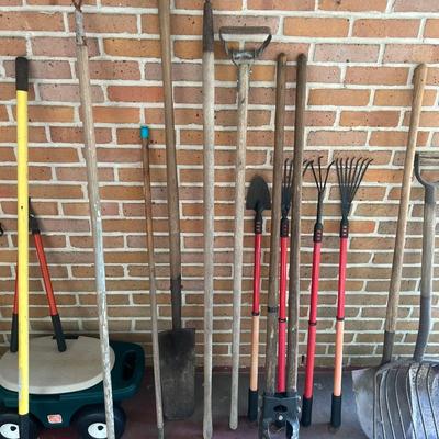Outdoor Tool Lot - 23 Pieces