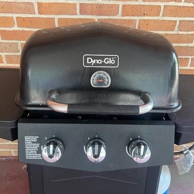 DYNA-GLO 3 Burner Gas Grill