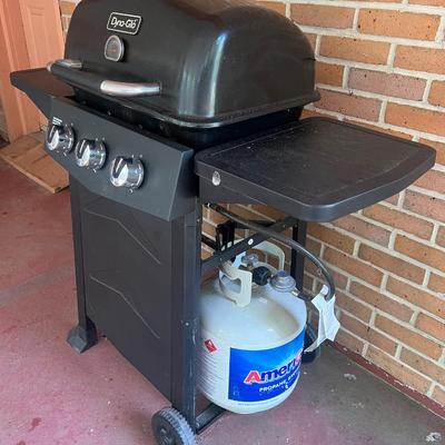 DYNA-GLO 3 Burner Gas Grill