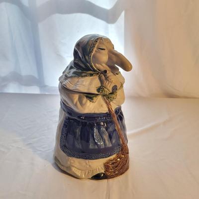 Vintage Kitchen Witch Cookie Jar (K-CE)