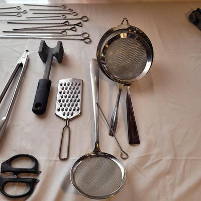 Large Assortment of Cooking Utensils (K-CE)