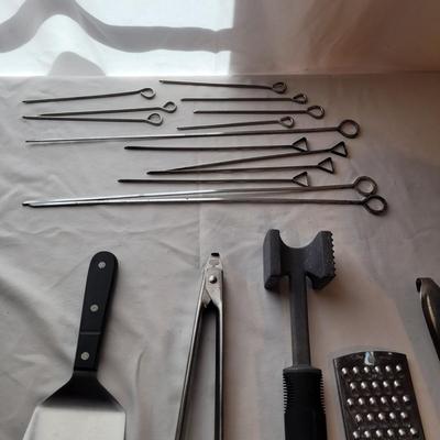Large Assortment of Cooking Utensils (K-CE)