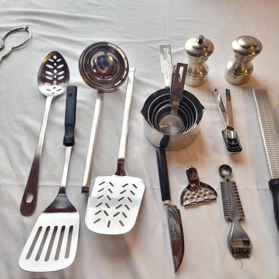 Large Assortment of Cooking Utensils (K-CE)