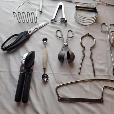 Large Assortment of Cooking Utensils (K-CE)