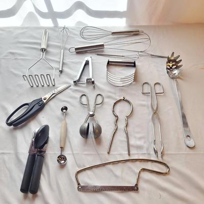 Large Assortment of Cooking Utensils (K-CE)