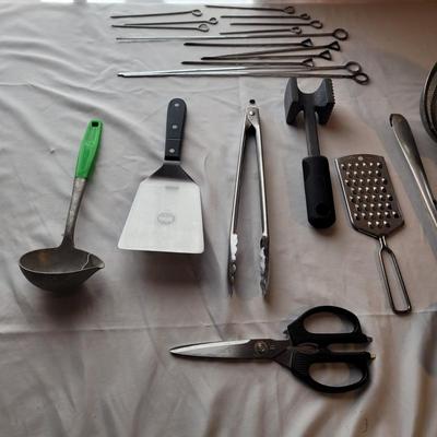 Large Assortment of Cooking Utensils (K-CE)