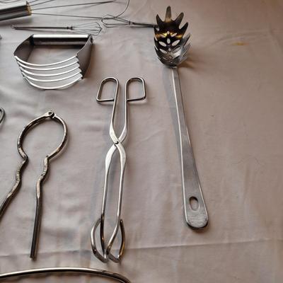 Large Assortment of Cooking Utensils (K-CE)