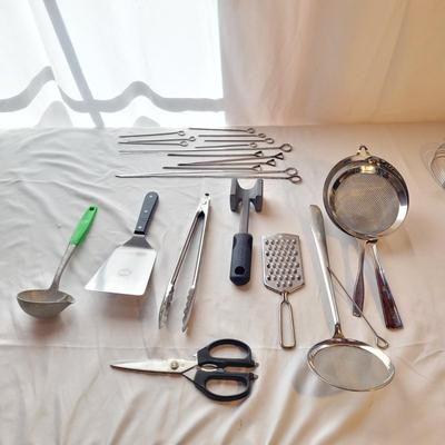 Large Assortment of Cooking Utensils (K-CE)