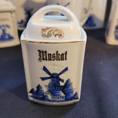 Vintage Delft Style Ceramic Containers (K-CE)