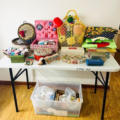 Sewing/Crafting Lot