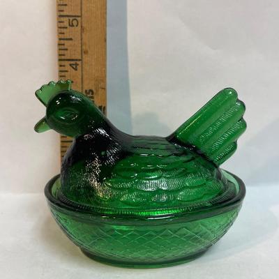 Vintage Glass Hen on Nest Covered Dish Emerald Green Lidded Candy Butter