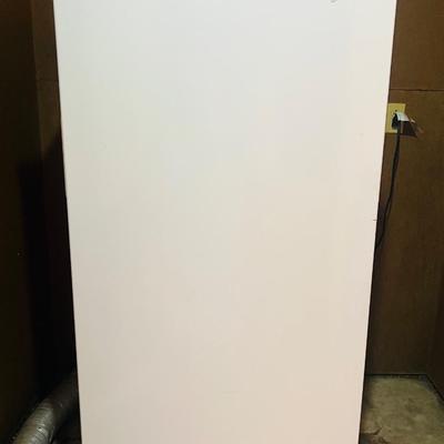 WHIRLPOOL Upright Freezer 16 cu. ft.