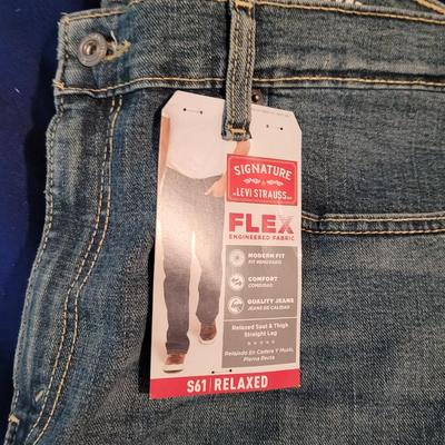 Levis Relaxed Fit Jeans      New