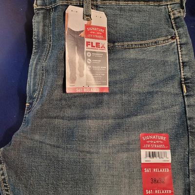 Levis Relaxed Fit Jeans      New