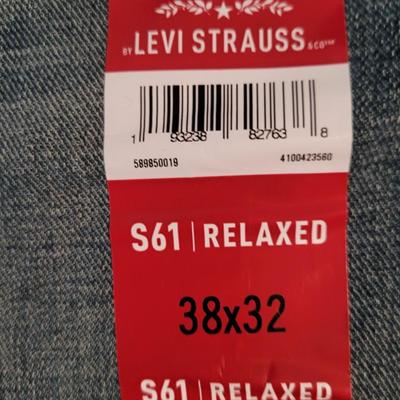 Levis Relaxed Fit Jeans      New