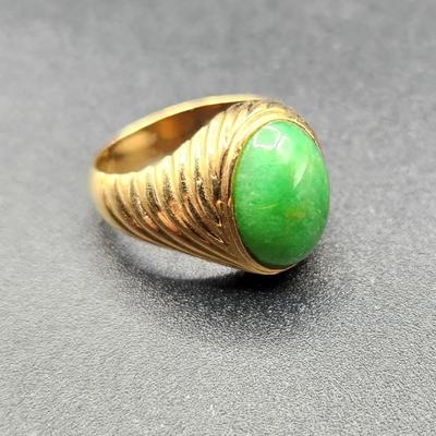 Lot #151  Men's 18kt Yellow Gold Jade Ring, Size 10